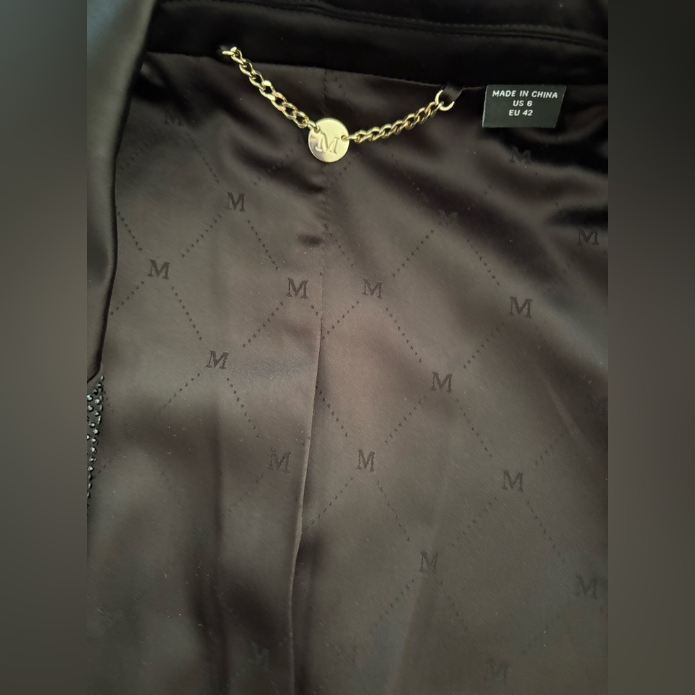 Elegant Black Women's Blazer - Size M (6) - Picture 8 of 9